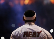 开云下载-从NBA季后赛焦点战到中国冲垮尼斯，体育叙事中的隐喻与真实