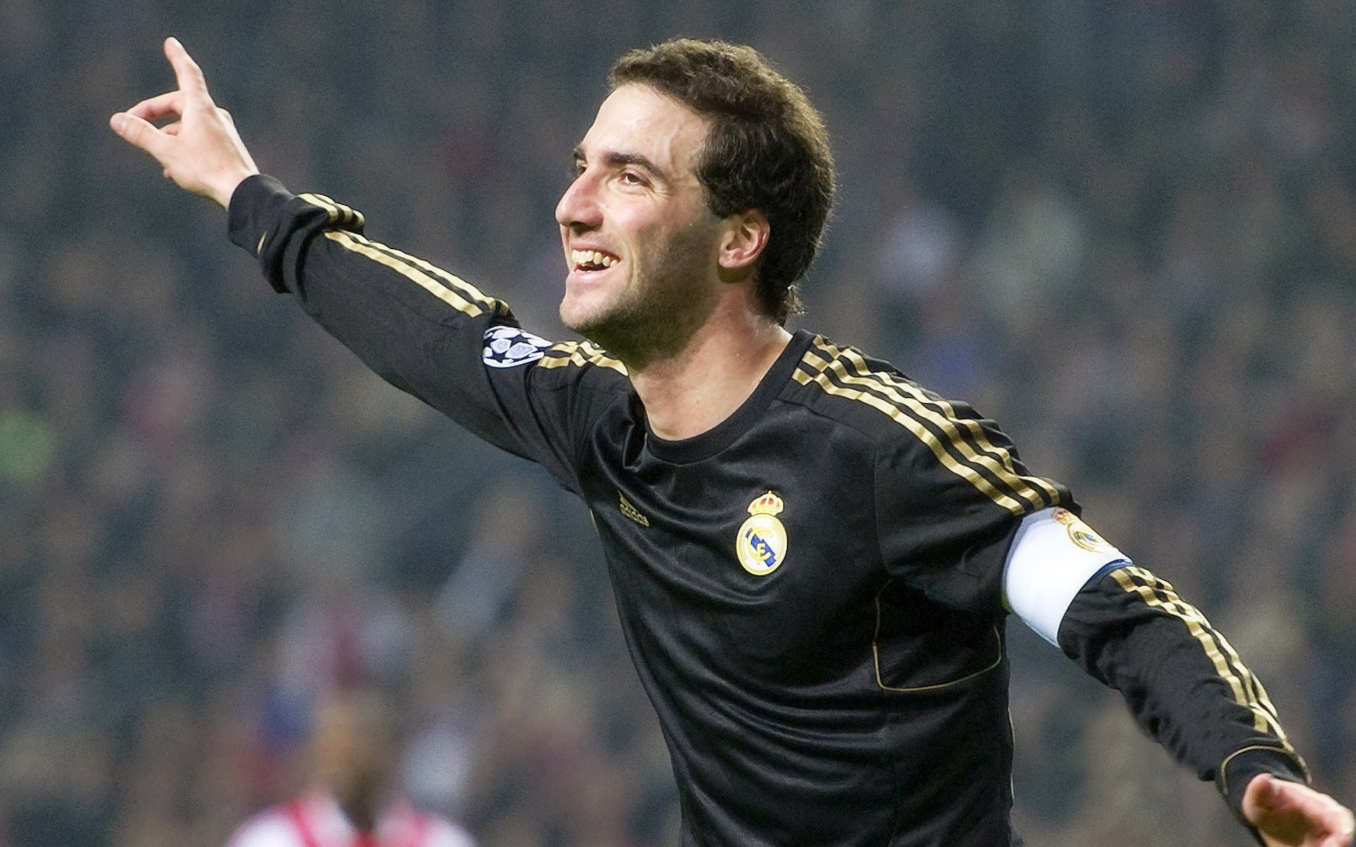 赛道上的王者与球场上的霸主，当伦纳德接管F1街道赛，篮网完胜尼克斯